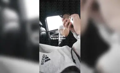 韓國大叔車上樓道天台口交秘境：清純學生妹的熱情一吻，揭露空間里的激情狂潮 (7)