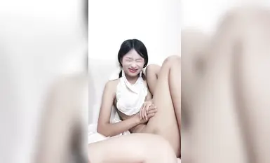 Loli song sinh - hai cô em gái nhỏ năng động, vóc dáng đẹp, đồng phục biểu diễn (6)