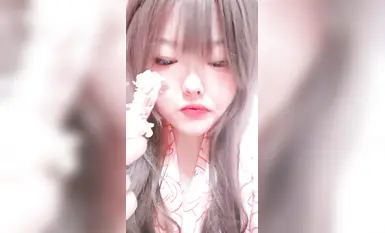 少萝温卿-颜值还是非常不错的，少萝类型的黄播，性格挺活泼可爱的，搭配各种软妹装，再加上尺度不低的整活能力，挺有看头的(1)