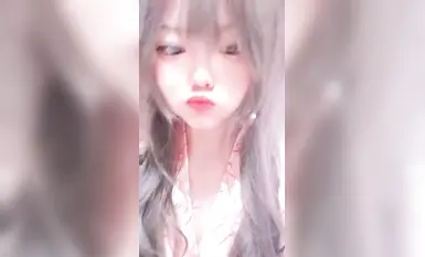 少萝温卿-颜值还是非常不错的，少萝类型的黄播，性格挺活泼可爱的，搭配各种软妹装，再加上尺度不低的整活能力，挺有看头的(1)