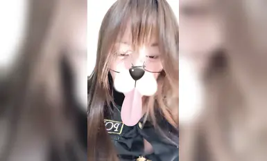 少萝温卿-颜值还是非常不错的，少萝类型的黄播，性格挺活泼可爱的，搭配各种软妹装，再加上尺度不低的整活能力，挺有看头的(29)