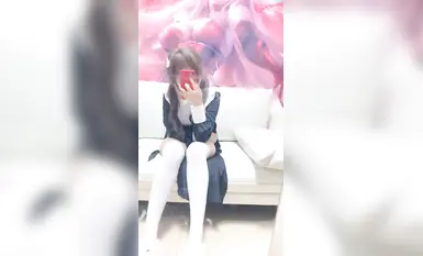 少萝温卿-颜值还是非常不错的，少萝类型的黄播，性格挺活泼可爱的，搭配各种软妹装，再加上尺度不低的整活能力，挺有看头的(4)