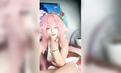 少萝温卿-颜值还是非常不错的，少萝类型的黄播，性格挺活泼可爱的，搭配各种软妹装，再加上尺度不低的整活能力，挺有看头的(42)