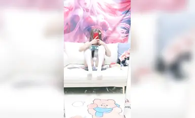 少萝温卿-颜值还是非常不错的，少萝类型的黄播，性格挺活泼可爱的，搭配各种软妹装，再加上尺度不低的整活能力，挺有看头的(5)