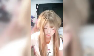 少萝温卿-颜值还是非常不错的，少萝类型的黄播，性格挺活泼可爱的，搭配各种软妹装，再加上尺度不低的整活能力，挺有看头的(52)