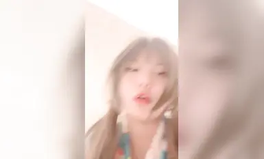 少萝温卿-颜值还是非常不错的，少萝类型的黄播，性格挺活泼可爱的，搭配各种软妹装，再加上尺度不低的整活能力，挺有看头的(6)