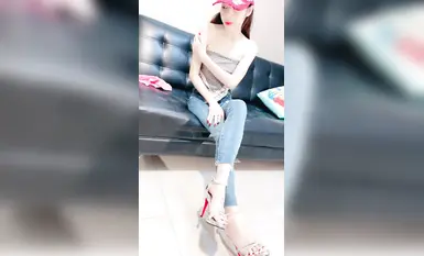 175大長腿長腿，極品尤物，皮膚白皙，一線天饅頭逼粉嫩嫩，無套內射，肛交爆菊，專屬炮架。 (2)