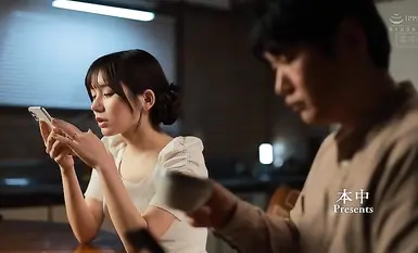 HMN-728 结婚纪念日全裸模春药中出轮奸NTR 妻子被男摄影师涂满春药变得全身敏感，肆无忌惮的连续中出让她的阴户湿透 五日市芽衣-1