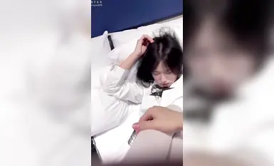 Isang master na nagtuturo ng mga tutorial sa hookup sa Twitter, kasama ang libu-libong tao, kabilang ang mga tunay na kuha ng maraming magagandang baguhan na dilag at kabataang babae, na nagpapakita ng kanilang mga mukha. (3)