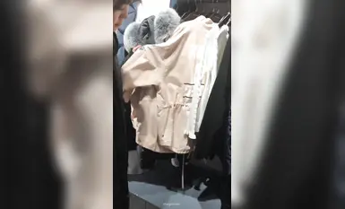 Gadis sekolah berwajah tinggi berbogel di luar rumah, menyanyi, makan, bilik fitting, tempat letak kereta dan melancap di dalam kereta (2)