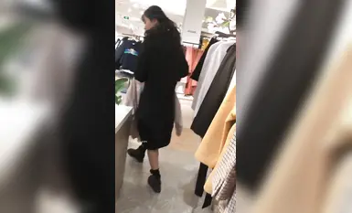 Gadis sekolah berwajah tinggi berbogel di luar rumah, menyanyi, makan, bilik fitting, tempat letak kereta dan melancap di dalam kereta (2)