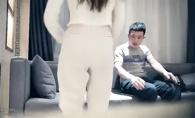 호텔 최고급 미녀는 너무나 아름다워서 남자는 숨이 멎을 듯했다. 여자는 그것을 무시하며 비명을 지르지 않았다.