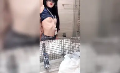 Một bà vợ lẳng lơ đi làm về mà không tháo thẻ căn cước, cởi quần áo ra và bắt đầu quan hệ (1)