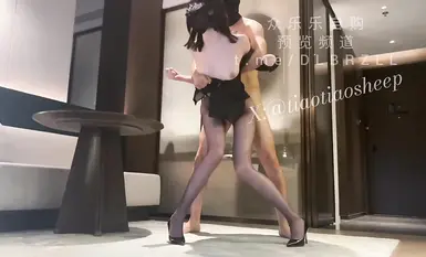 점핑 쉽-블랙 실크 아내 누드 댄스