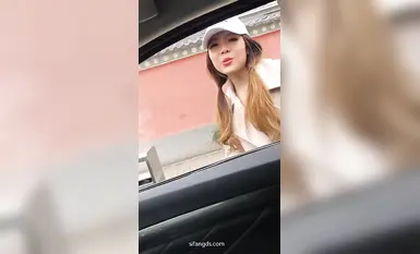 สาวหมวกปีกกว้างเป่าในรถ ช้อปปิ้งโชว์โป๊ เปลือยกายในห้องลองเสื้อ (1)