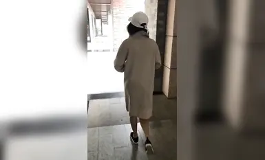 鸭舌帽美女车内口交，逛街露出，试衣间裸体(3)