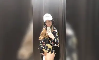 鸭舌帽美女车内口交，逛街露出，试衣间裸体(6)