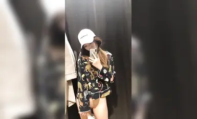 鸭舌帽美女车内口交，逛街露出，试衣间裸体(6)