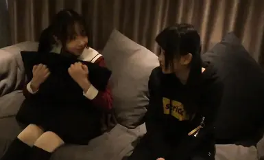 Đội gái xinh giá trị cao "Berry" và "Little Pink Pig" là những cô gái cực kỳ trong sáng đang chơi trò chơi tình dục với nhau bằng máy rung để khiến nhau đạt cực khoái (1)