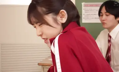 HUNTC-396 違反校規是集體責任！男生故意為之，作為懲罰，男生女生都要半裸下體來學校！我就讀的高端學校，校規極為嚴格。