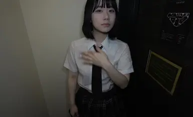 fc2-ppv-4755582_4K_01_01 【初次7折】0363_006 日向酱 18岁 正经及膝制服，插着震动棒，不穿胸罩，不穿内裤，暴露约会，酒店回来的路上，瞬间做爱！一半进一半出，好像在避孕，打败义务教育的性爱