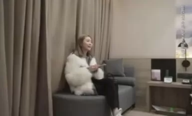 ผู้ชายอ้วนชอบผู้หญิงตัวเล็กและทันสมัย เขาชอบจูบและเลียหีของเธอด้วยลิ้นของเขา เขาขี่เขาและบิดเอวอันเพรียวบางของเขา