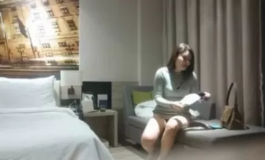 【用利抽插】，門票138，精挑細選，重金網約外圍女神，膚白貌美極品尤物，又摳又舔，精彩視覺盛宴