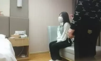 《用利抽插》高品质探花，甜美活力小妹妹，苗条身材吸吮舔屌，骑乘爆插大屁股，搞得妹子不行了