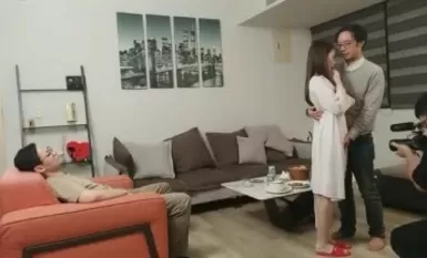 [Wu Mengmeng] ช่างภาพมืออาชีพสามคนและหญิงสาวเทพธิดาองค์ใหม่กำลังถ่ายทำฉากชู้สาวมีเซ็กส์ต่อหน้าสามีมันน่าตื่นเต้นและเซ็กซี่ที่ต้องดู