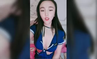 制服誘惑-肥臀禦姐系美妞，漁網襪掏出大奶子，手指猛扣騷穴，振動棒舔弄插入，搞得水聲嘩嘩，嬌喘嗲嗲呻吟浪叫.