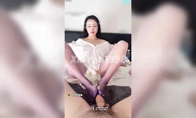 Ximengyao em gái năng suất cao "thử thách footjob", vớ đặt dương vật, và chân khép lại-1