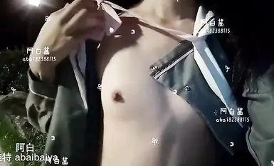 隨地尿尿清純學妹 阿白蘿莉 學習小狗邊走邊尿~再可愛又怎麼樣，不還是一隻喜歡到處撒尿的狗狗 (4)