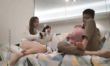 外圍圈版楊xx，極品美女，一眼讓人愛上的類型，沙發調情聊天舌吻，摳穴交嬌喘不斷，香艷刺激對白精彩