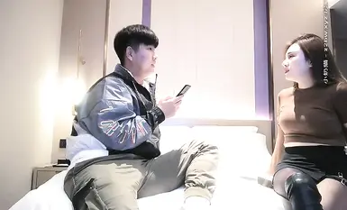 Trần nhà hơi phẳng, người mẫu ngực lớn gợi cảm, dáng người quỷ dữ tuyệt đẹp, quan hệ với cô gái rên rỉ và thở hổn hển