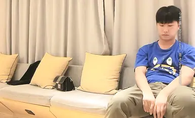 約了個豐滿妹子，會聊天再騷，洗完澡舔奶深喉口交猛操晃動奶子搞得呻吟嬌喘非常誘人