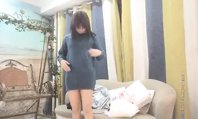 若くて美しい女性は、服を着ているように感じないが、服を脱いだ後、彼女は長い脚と優雅な体型、白くて柔らかく、彼女の喘ぎ声は恍惚である