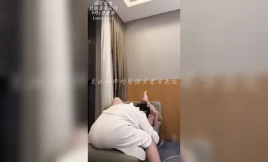 023伊人今天就简单把小蝈蝈吃吃吧，说很难受。那就帮你释放一下咯，拍给你们看哈。