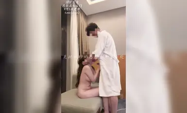 023伊人今天就简单把小蝈蝈吃吃吧，说很难受。那就帮你释放一下咯，拍给你们看哈。