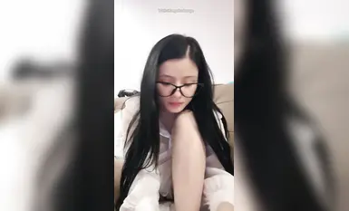 【色咖啡】大奶肥臀_眼镜骚母狗_连体黑丝网袜_狗链口塞_调教_无套骑乘_后入啪啪(4)