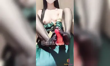 網紅極品白虎福利姬【初戀小安】cos自慰 (12)