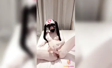 網紅極品白虎福利姬【初戀小安】cos自慰 (17)