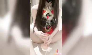 網紅極品白虎福利姬【初戀小安】cos自慰 (7)