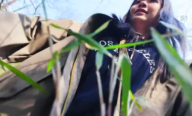 SONE-860 Mengambil Selfie Bersama Rakan dalam Perjalanan Mata Air Panas, Setan Rogol Menyerang! Selfie Berubah Menjadi Rogol POV Yang Jelas! Saki Shirakami