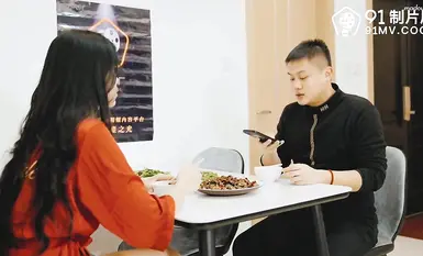 CUS-030 Gold-worshiping bitch wife / Riding and fucking her friend with big butt and