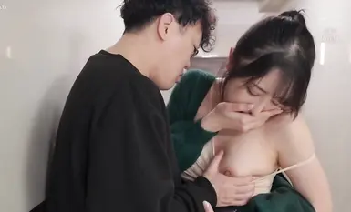 ROYD-252 巨乳人妻小野坂唯花因鄰居強暴而性慾高漲，無法抑制，被迫將精液射入她淫蕩的子宮一次、兩次、三次……巨乳人妻小野坂唯花因性愛而汗流浹背，被迫一次又一次射精