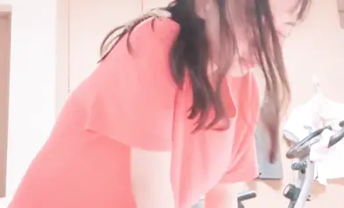 【破解摄像头】青春期女孩用桌子角摩擦私处❤️享受摩擦带来的快感