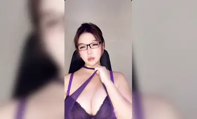 冲田吉拉百万粉木瓜巨乳乳贴抖胸舞呻吟(3)