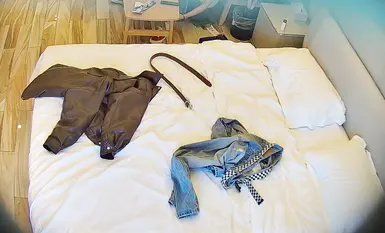 [酒店流出] 小情侶入住兩天，男的就沒下過床，美女的小穴都快被操麻了，吃奶，扣逼，抱著女友的大長腿怎麼都操不夠 (1)