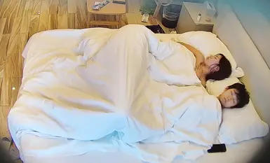 [酒店流出] 小情侶入住兩天，男的就沒下過床，美女的小穴都快被操麻了，吃奶，扣逼，抱著女友的大長腿怎麼都操不夠 (1)