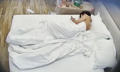 [Nag-leak ang hotel] Nanatili ang batang mag-asawa ng dalawang araw, at ang lalaki ay hindi bumangon sa kama. Halos manhid na ang puke ng dilag dahil sa pagkakasakal. Sinipsip niya ang kanyang mga suso, pinafinger ang kanyang puke, at hinawakan ang kanyan